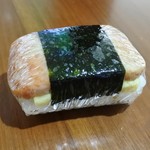 Pan Dekorokoro - スパムおむすび玉子入り250円