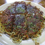 Okonomiyaki Kiyo - お好み焼き 450円　(2016.10)