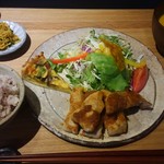 cafe MOKUREN - 厚切り豚肉のジンジャソースのサラダプレートランチ　１０５０円