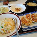 Chuka no Kinpo Shibukawa Yokobori Ten - チャ－ハン、餃子セット745円