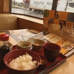 Joyful Mikawa Sachida Ten - 初めてだけど。。。
                        
                        ジョイフルの定番朝食w
                        
                        この内容で390円(税別)
                        ドリンクバーつきは安い(o^^o)