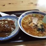 Moriya Shokudo - ラーメンと半カレー。500円