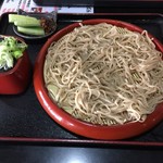 Soba Zen - くるみそば。
      そばはやや粘り気あり。くるみのつけだれは甘い。これに豚丼も付くのでボリューミー。