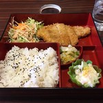 Mummy - 本日の日替わりサービスランチ¥580
                      トンカツランチでした…お味噌はついて無いんですね