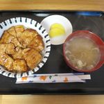 豚丼 とんじゃく - 豚丼のアップ