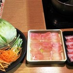 Shabu Shabu On Yasai Ikegami Ten - 野菜盛り＆鶏肉＆豚肉