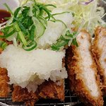 Matsunoya Honrennuma Ten - 松乃家 本蓮沼店 おろしロースかつ定食の僅かにある脂身も甘く美味しいロースカツ