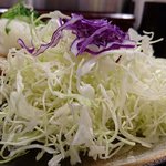 Matsunoya Honrennuma Ten - 松乃家 本蓮沼店 おろしロースかつ定食に添えられる山盛り千切りキャベツ