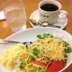 Coffee Ya - 野菜サラダ+卵サラダ+ホットサンドのモーニングセット@600