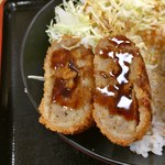 名代 箱根そば - カレーメンチにはソース掛けてみた。