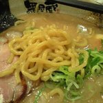 Echigo Hizomen Mujinzo Haniuke - 豚骨醤油らーめん690円（大盛160円増）太麺・背脂ふつう