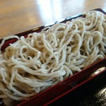 Soba Dokoro Kyoraku - 二八蕎麦は何故かやや縮れてます。