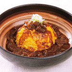 Slowly simmered beef tendon demi-glace Omelette Rice