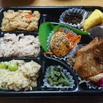 Okowa Komehachi Perie Tsudanuma Ten - カレイ照り焼き弁当（1080円）