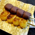 Habutae Dango Ekyuto Nippori Ten - 「焼き団子」と「餡団子」！