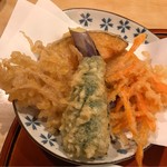 手打うどん 立山 - 野菜天ぷら。
      美味し。