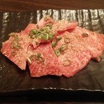 清香園 - 一押しロース、９００円。刺しの入り方がいいですね！