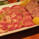 Sumibi Yakiniku Yotsuya Sansei Yotsuya Honten - タン盛り合わせ