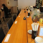 菊すし - 店内、カウンター