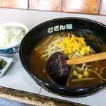 Dosanko Maebaru Ten - 「ラーメンライス」（500円）。カレーらーめんを初めて食べました。選べるラーメン＋ライス＋漬物でワンコイン。