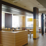 McDonald's Tokushima Anan Ten - 新しくてこぎれいな店内