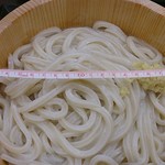 丸亀製麺 - 釜揚げうどん大390→190円　たらいの直径22cm