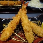 Tonkatsu Hamakatsu Fukuoka Odabe Ten - ＊海老が大きいのは嬉しい。衣もサクサクで、タルタルソースが添えられています。 主人が物足りなさそうでしたので、1尾主人へ・・