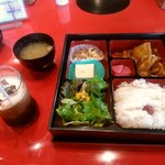 遊食彩宴 サンフラワー - 【2017.7.25(火)】日替わりランチ(チキンとロールキャベツ)730円