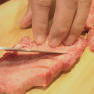 [③ Careful cutting method] The secret to its softness.