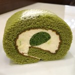 nana’s green tea Ion Oodaka Ten - 抹茶ロールケーキ