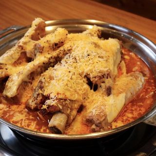 Very popular! Cheese pork ribs! / 3,168 yen per serving (minimum order is 2 servings)