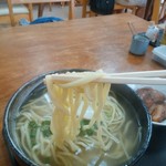 並松そば - 普通の麺。縮れ具合がいいね。