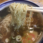 Enokiya Yamanashi Ten - 煮干し中華そば 麺持ち上げ