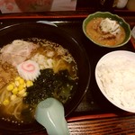 Ramen Izakaya Yuta - 【2017.9.26(火)】醤油ラーメンセット(ラーメン＋半ライス＋もつ煮＋おしんこ)840円