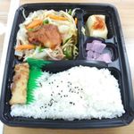 U Lunch Haginaka Ten - 野菜炒めとから揚げの弁当