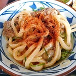 丸亀製麺 - 牛すき釜玉（七味唐辛子をたっぷり振って）