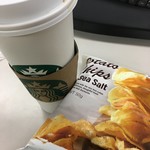 Ｓｔａｒｂｕｃｋｓ Ｃｏｆｆｅｅ Shinjuku Minamiguchi Ten - エチオピア、ポテトチップス