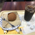 ドトールコーヒーショップ - アイスコーヒーとシュークリーム