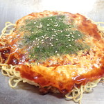 Okonomiyaki Doi - 「お好み焼（肉入り）」（550円）+「そば玉」（100円）