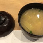 和食処 涼音 - 味噌汁は後から到着しました。