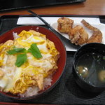 鶏三和 - 親子丼　たしか680円