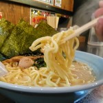 Yokohama Iekei Ramen Konshinya Fujiyoshihara Ten - 麺リフト！