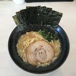 ゴル家 - 小さいドンブリに少ない麺とスープ