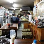 鑑原食堂 - 店内　左には焼き肉用ガス