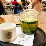 SALON GINZA SABOU - セットのドリンクは、かりがね茶山笑う（煎茶）