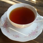 Sugi Ya - 食後の紅茶、きちんとしたカップで出てくる