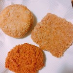 Niku no Hirakin - 上から時計回りに「お肉屋さんのカレーパン 180円」、「ハムカツ 100円」、「肉じゃがコロッケ 80円」