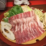 Ryukyu Modern Classic 四つ竹 - しゃぶしゃぶの具材肉、肉は豚肉です。
これで一人前です。