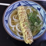 Marugame Seimen Ionmoru Kobekita Ten - かけ並み￥２９０、ちくわ天￥１１０