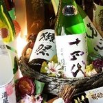 Private rooms Washoku Hotaru Kitashinchi Ekimae Ten - 希少な銘酒に季節限定種など、常時約70種類の日本酒を取り揃えております。